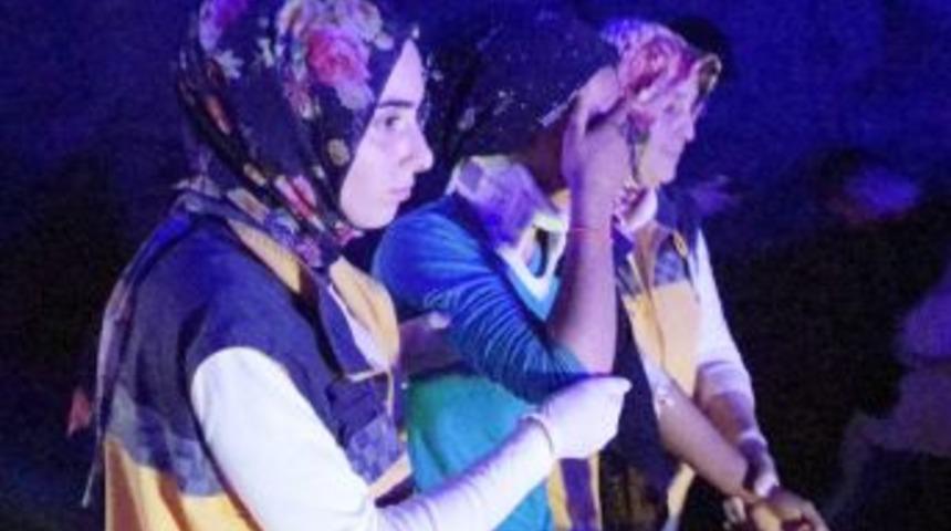 Düzce’de Minibüs Şarampole Yuvarlandı: 13 Yaralı