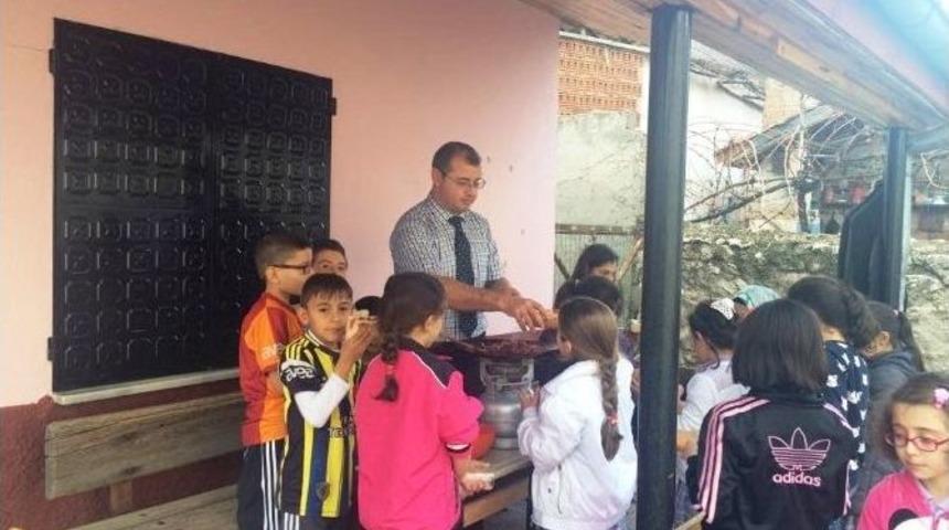 Yavrukurtların "ekmek Arası Sucuk" Etkinliği