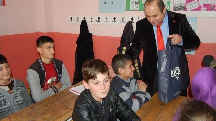 G&uuml;roymak&rsquo;ta &Ouml;ğrencilere Giyim Yardımı