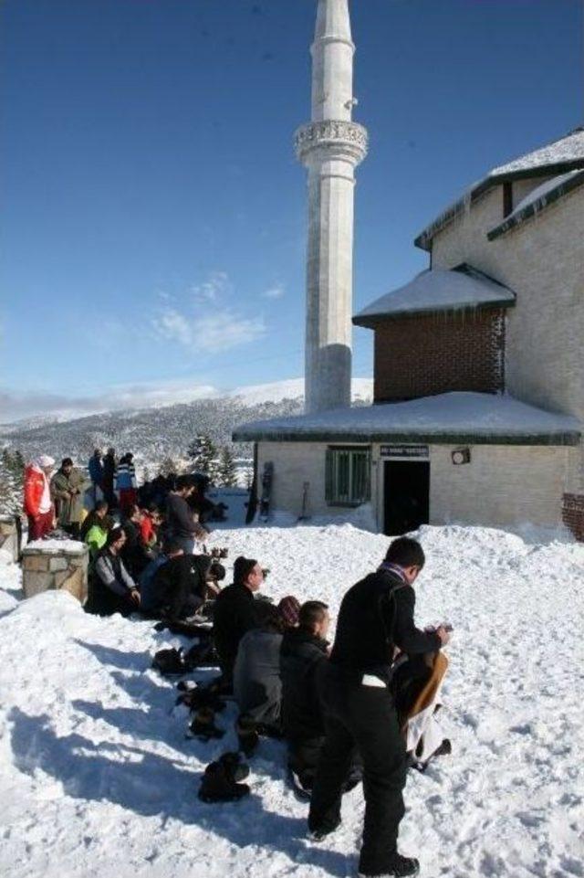 -5 Derecede Kar Üstünde Cuma Namazı