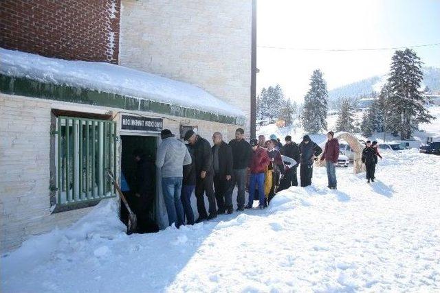 -5 Derecede Kar Üstünde Cuma Namazı