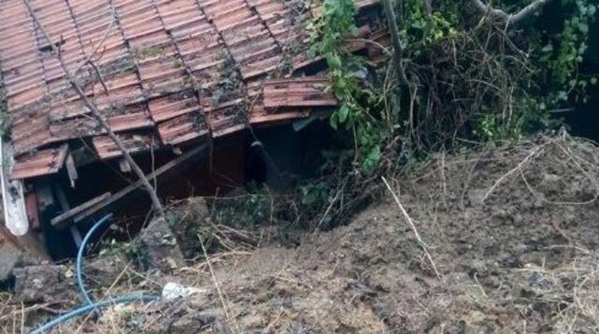 Kayan Toprak Evlere Ulaştı