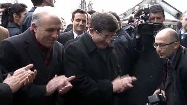 Davutoğlu Cuma Namazına Yürüyerek Gitti (1)