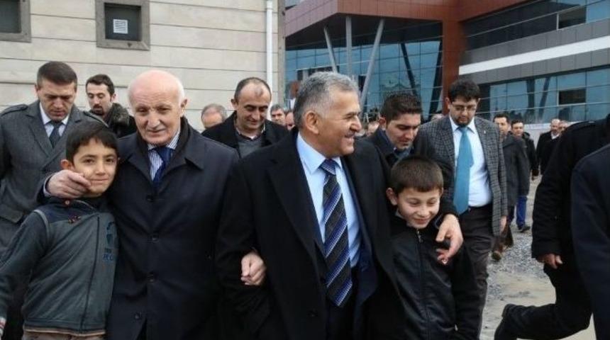 Başkan B&uuml;y&uuml;kkılı&ccedil; Ve Ekibi Tınaztepe Mahallesi Halkı İle