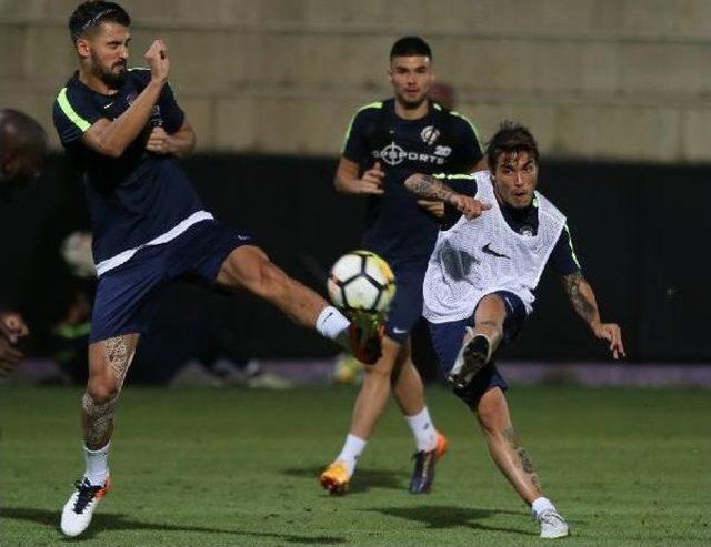 Osmanlıspor Ile Anlaşan İrfan Buz, Akşam Saatlerinde Kul&uuml;be Geldi 1