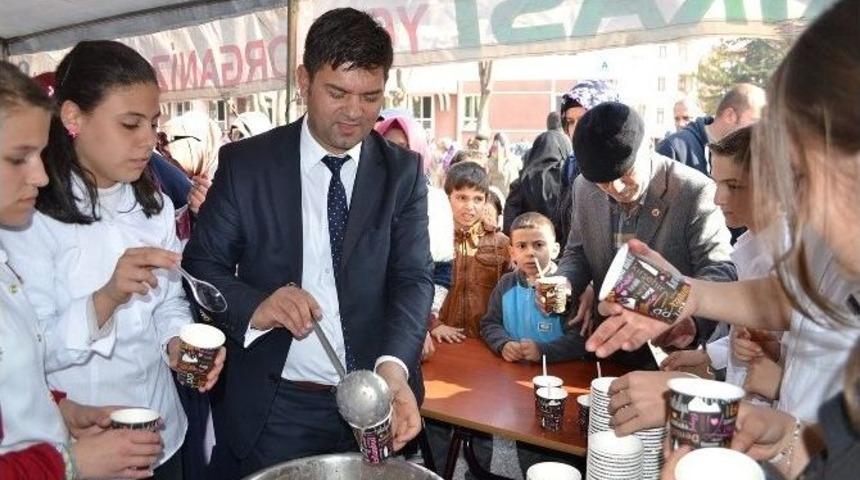 Mehter Konseri İle Aşure Dağıttılar