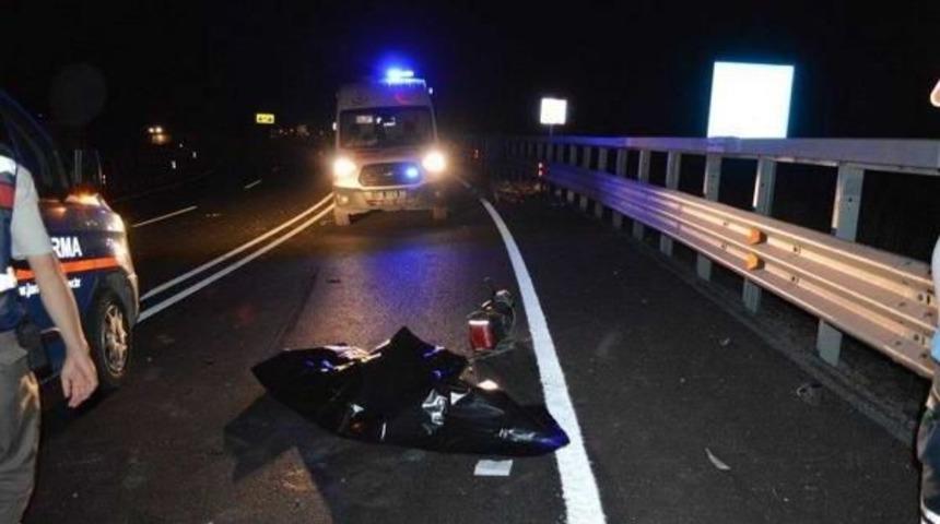 Tır'ın &Ccedil;arptığı Motosiklettekilerin &Uuml;zerinden Kamyonet Ge&ccedil;ti: 2 &Ouml;l&uuml;&nbsp;