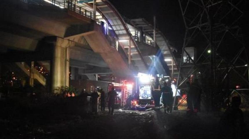 Tcdd Deposundaki Yangın Nedeniyle İzban Seferleri Durduruldu