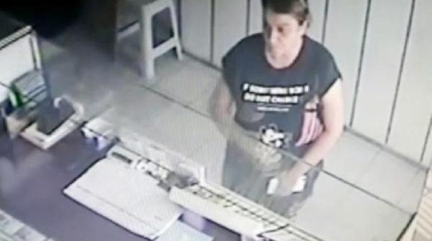 Kuyumcuda Sahte Altın Bozdururken Kameraya Yakalandılar