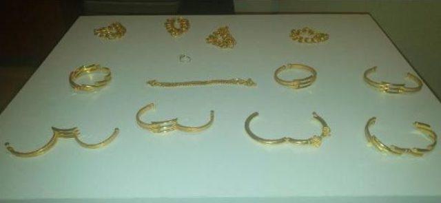 Kuyumcuda Sahte Altın Bozdururken Kameraya Yakalandılar 2