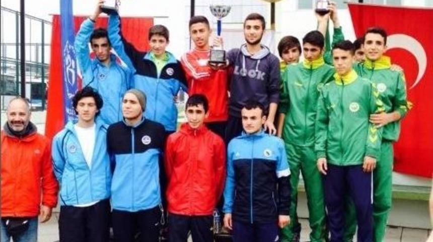 B&uuml;y&uuml;kşehirli Kros&ccedil;ular, Şampiyonluk Yolunda