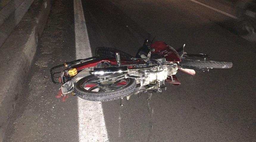 Trafik Kazasında Ehliyetsiz Motosiklet S&uuml;r&uuml;c&uuml;s&uuml; Hayatını Kaybetti