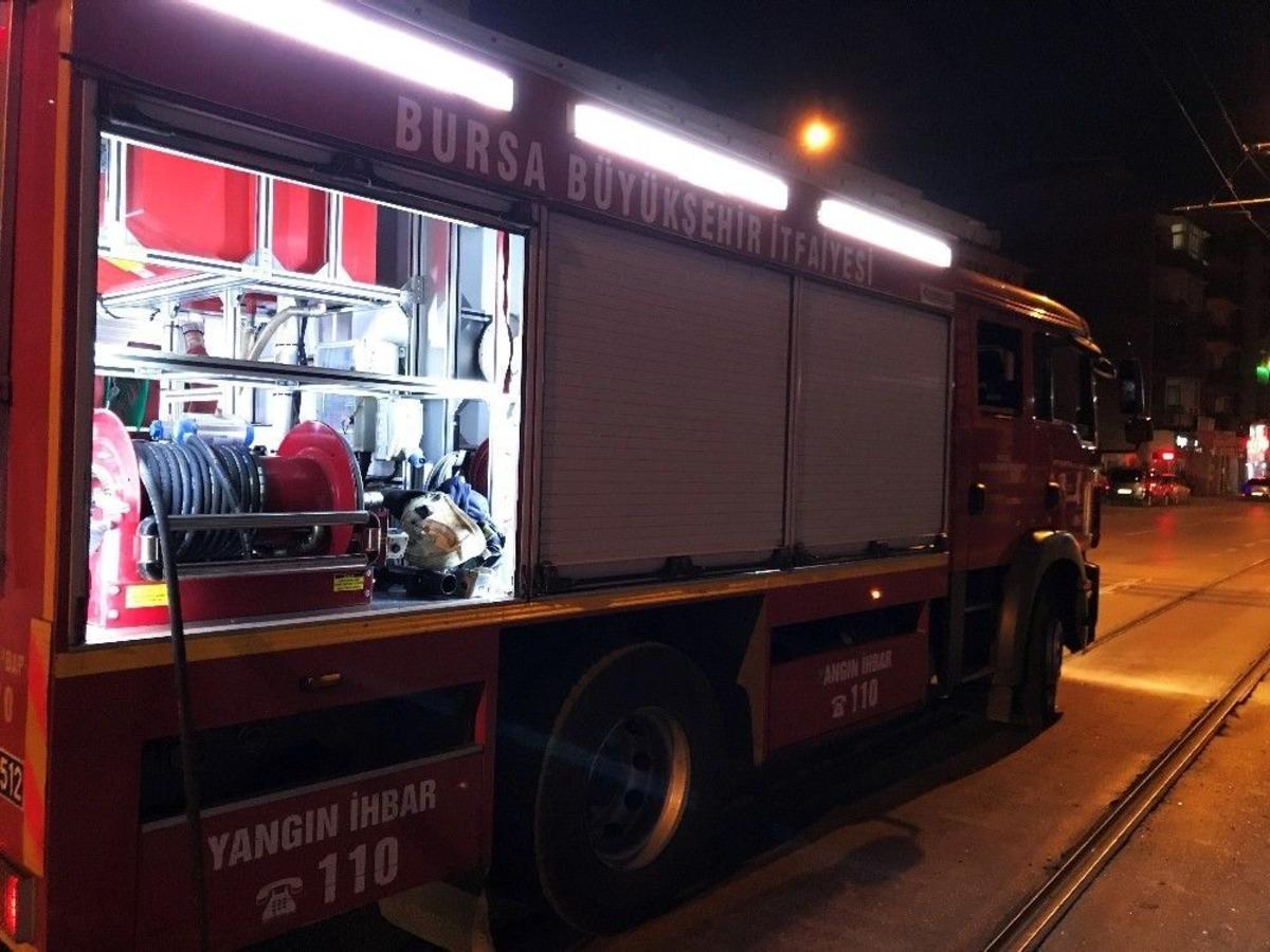 Eski Polis Memuru Kapısı İ&ccedil;eriden Kilitlenen Evde Yanarak Can Verdi