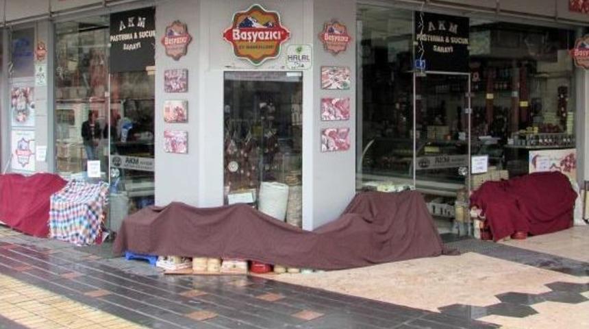 Esnafın Cuma&rsquo;Ya &Ouml;zel Bez Uygulaması