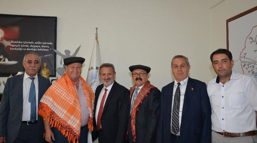 Aydın&rsquo;da Yılın Ahisi&rsquo;nden Başkan &Ouml;zakcan&rsquo;a Hediye