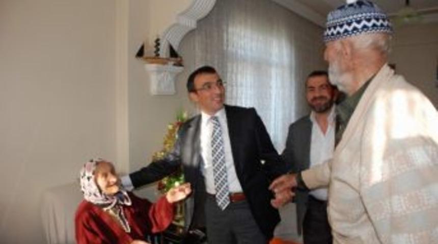 95 Yaşındaki Safiye Ninenin Kaymakam Sevinci
