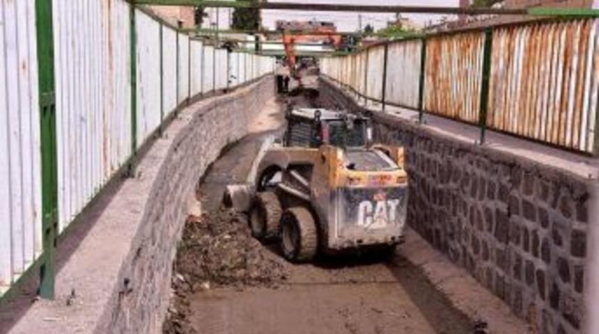 Antep Deresinde Temizlik Çalışmaları Başladı