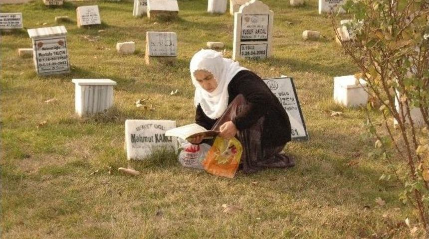 Mezarlıklar Dolup Taştı
