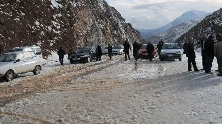 &Ccedil;elikhan-yeşilyurt-malatya Yolunun Tarfiğe Kapatılmasına Tepki