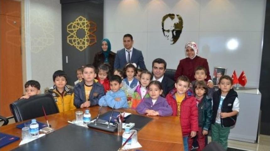 Vali D&uuml;zg&uuml;n Ana Okulu &Ouml;ğrencilerini Ağırladı