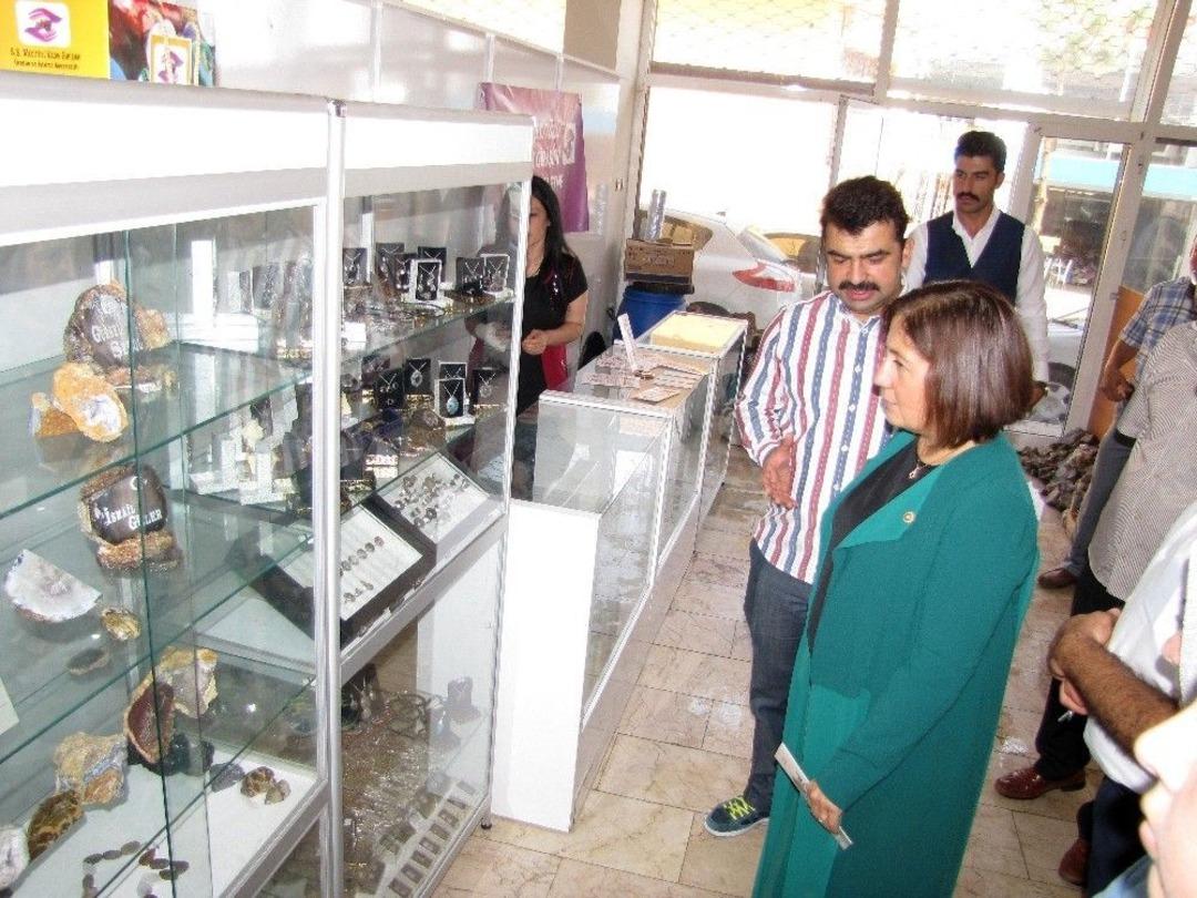 Ekmeğini Taştan &Ccedil;ıkaran Ev Hanımları, Amerika&rsquo;ya Doğal Taş İhra&ccedil; Ediyor