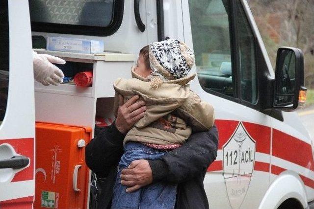 Kamyonet Şarampole Yuvarlandı: 4 Yaralı 2