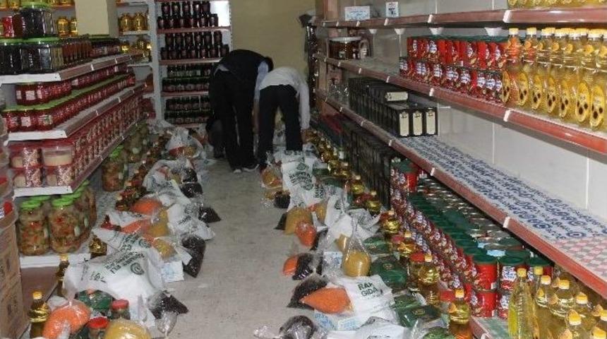 Rahmet Eli Derneği Yardıma Muhta&ccedil; Ailelerin Y&uuml;z&uuml;n&uuml; G&uuml;ld&uuml;rd&uuml;