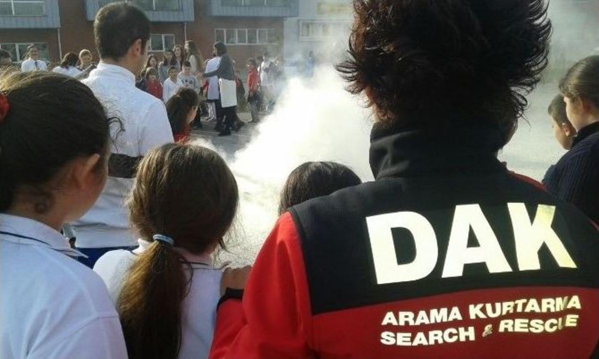 &Ouml;ğrencilere &rsquo;temel Afet Bilinci&rsquo; Sunumu