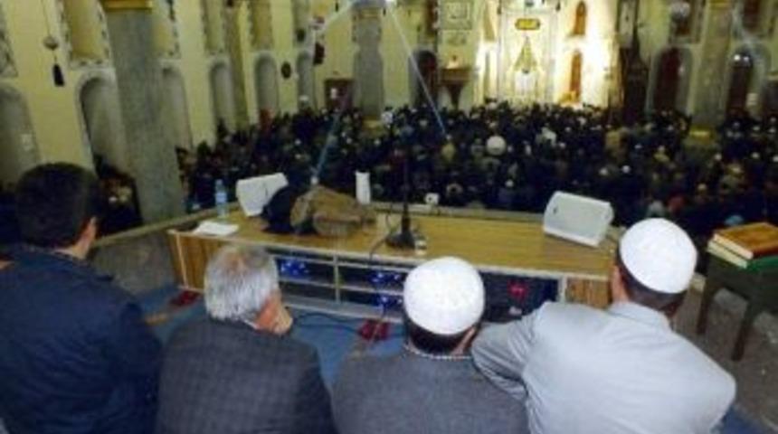 K&uuml;tahya&rsquo;da Camiler Doldu Taştı