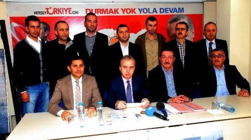 Ak Parti Belediye Meclis &Uuml;yeleri, Başkan Akdemir&rsquo;i Eleştirdi
