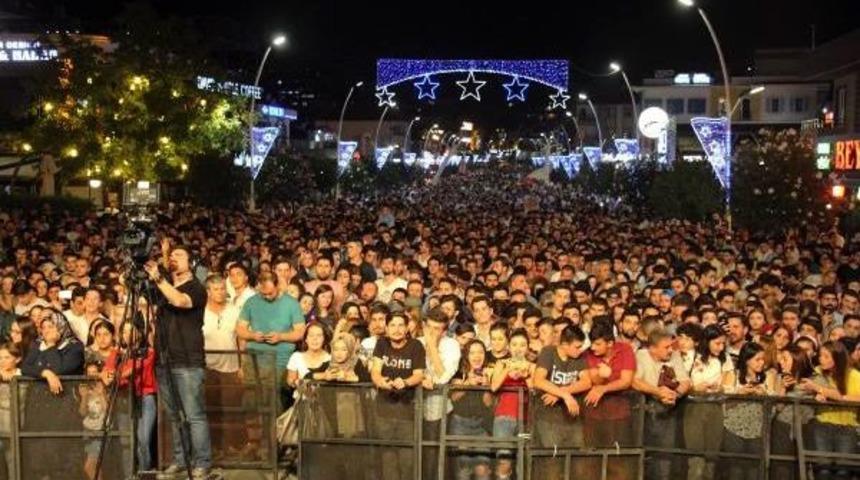 Aynur Aydın Ve Zakkum, Serdivanlılar'ı Coşturdu