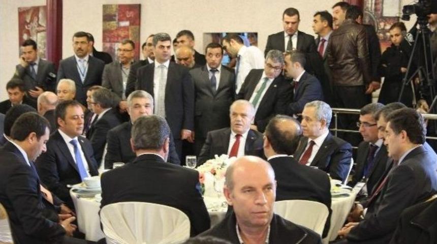 Başbakan Yardımcısı Arın&ccedil;, Kırşehirli İş Adamlarıyla Bir Araya Geldi