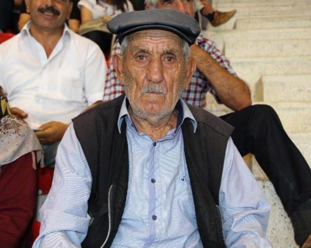 Yaşlı Çift 62 Yıl Sonra Ev Sahibi Oldu