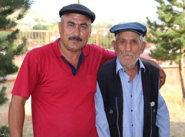 Yaşlı Çift 62 Yıl Sonra Ev Sahibi Oldu