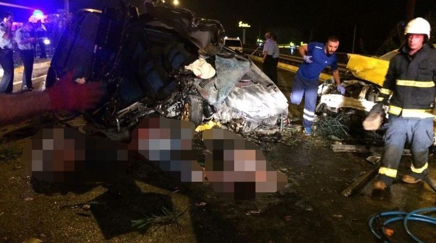 Antalya&rsquo;da Feci Kaza: 4 &Ouml;l&uuml;