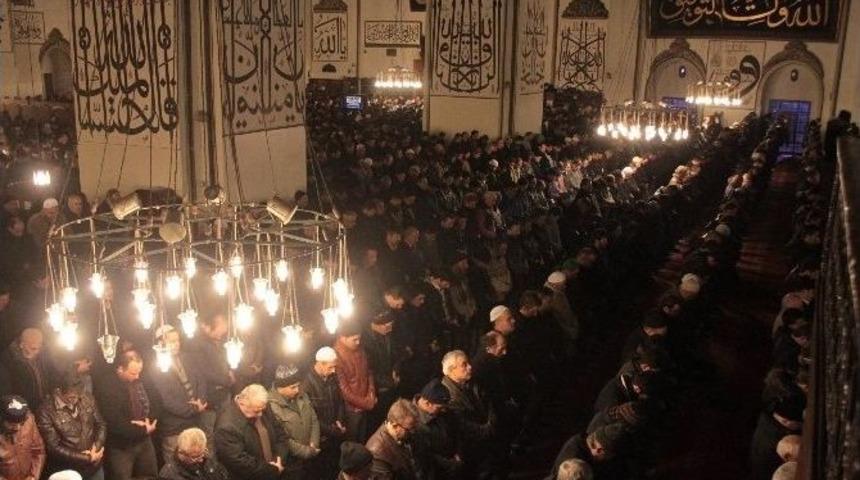 Kandil Gecesinde Camiler Doldu Taştı