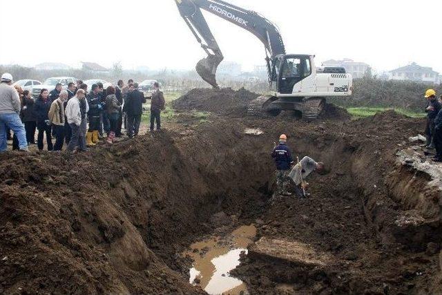 Kanal Çalışmasında Lahit Mezar Bulundu