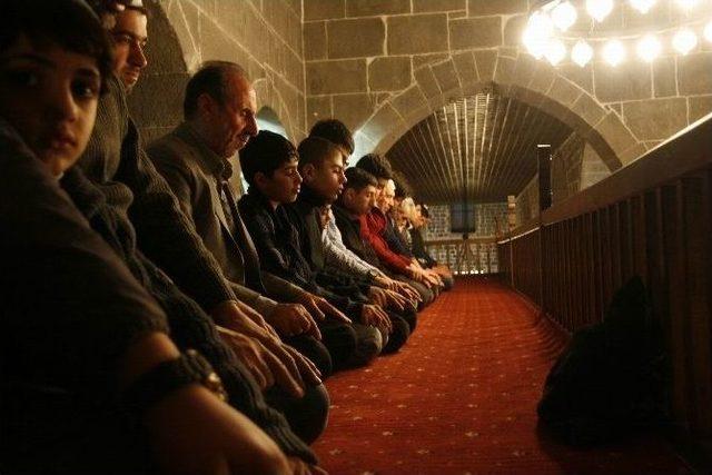 Diyarbakır Ulu Camii’nde 3 Dilde Mevlid Programı