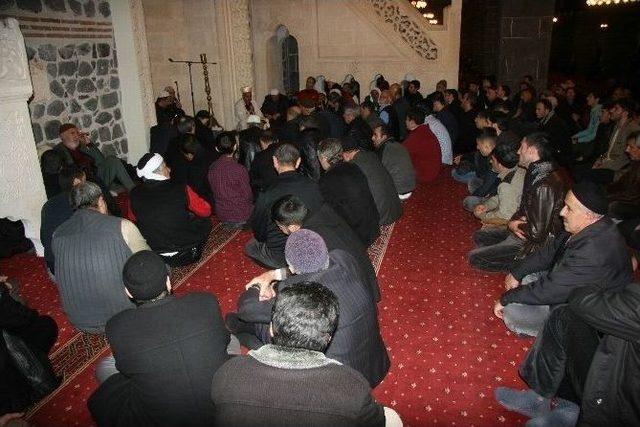 Diyarbakır Ulu Camii’nde 3 Dilde Mevlid Programı