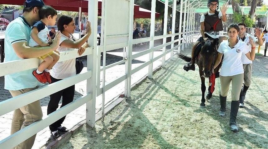 Buca&rsquo;da Engelli &Ccedil;ocuklara Atla Terapi