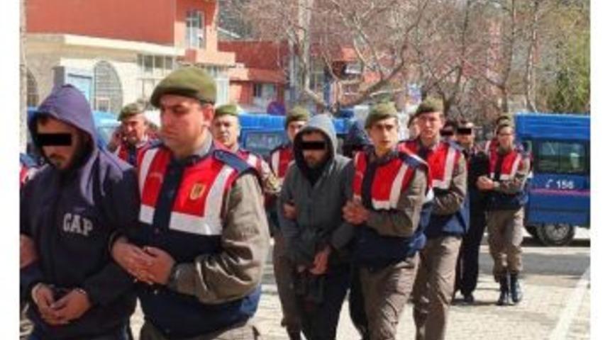 Jandarma Ekipleri Uyuşturucu Satıcılarına Ge&ccedil;it Vermiyor