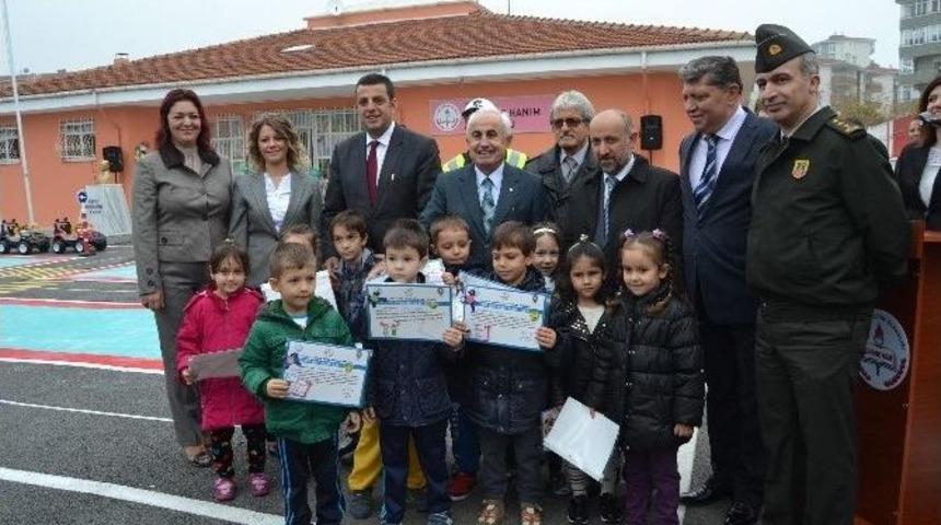 Minik &Ouml;ğrenciler Trafikteki Performanslarıyla B&uuml;y&uuml;klere Taş &Ccedil;ıkarttı