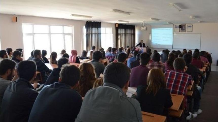 Elmalı Myo&rsquo;da E-ticaret Ve Sosyal Medya Konulu Seminer D&uuml;zenlendi