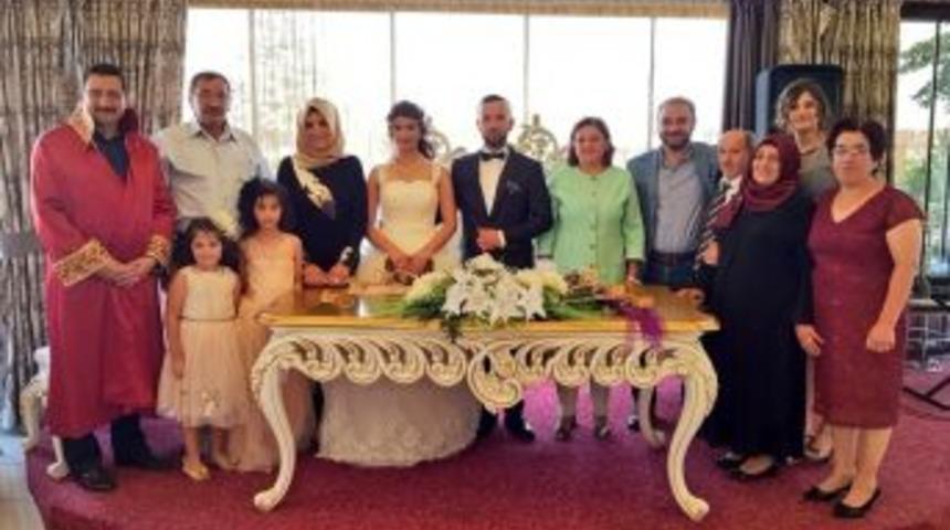 Mutluluğa Rekor Evet