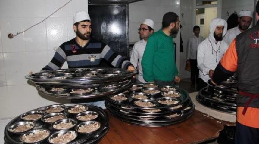 Şanlıurfa&rsquo;Da 7 Bin Kişiye Tirit Ziyafeti