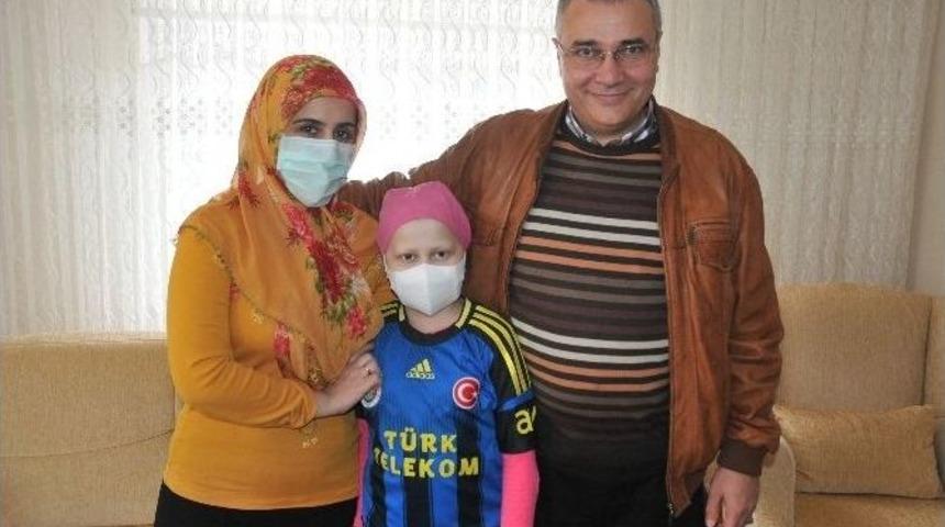 (&ouml;zel Haber) 11 Yaşındaki L&ouml;semi Hastası İlim, Fenerbah&ccedil;eli Futbolculardan Destek Bekliyor