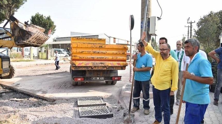 Menderes Bulvarı&rsquo;nda Yol Yapım &Ccedil;alışmaları Bitiyor