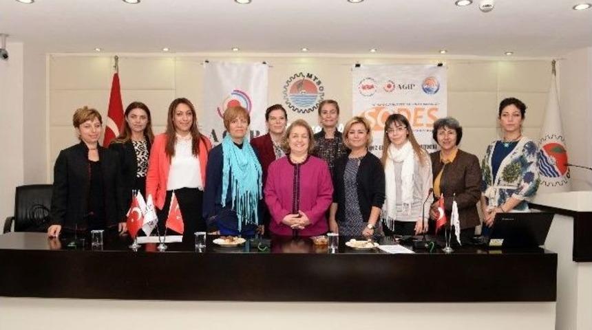 Kadın Girişimciler Sertifikalarını Kevser &Ccedil;akacak&rsquo;ın Elinden Aldı