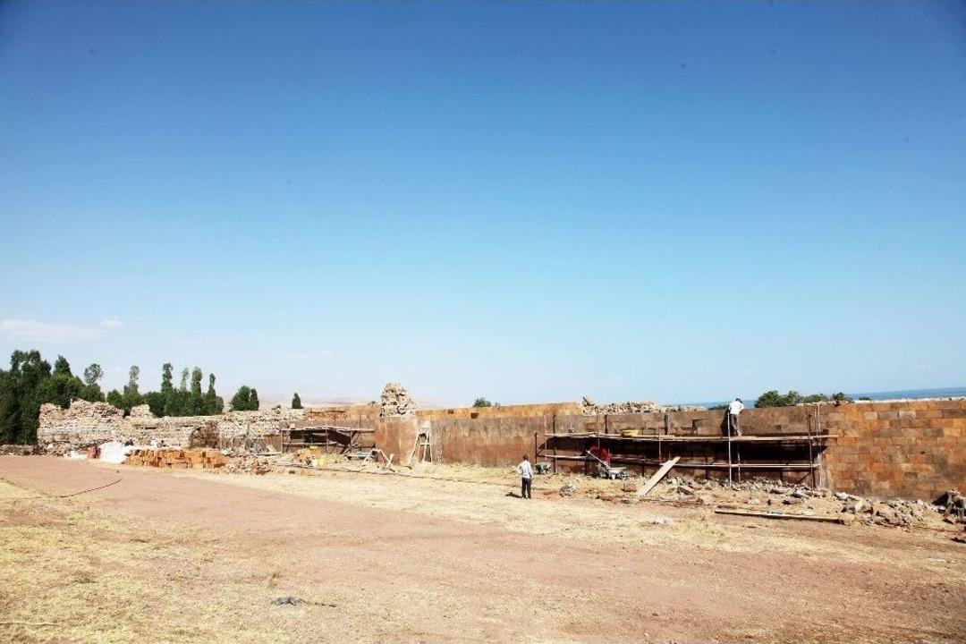 Doğu&rsquo;daki Tek Osmanlı Kalesi Restore Ediliyor