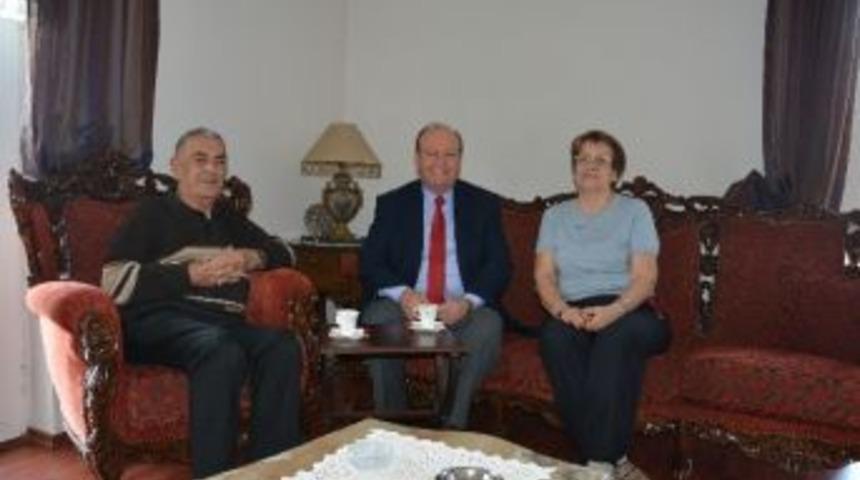 Başkan &Ouml;zakcan, &Ouml;ğretmenini Ziyaret Etti